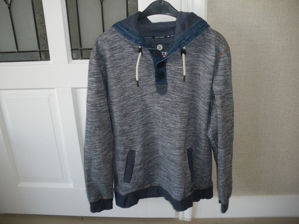 hele mooie blauwe najaars sweater capuchon noize mt large, Ophalen of Verzenden, Zo goed als nieuw, Maat 52/54 (L), Blauw