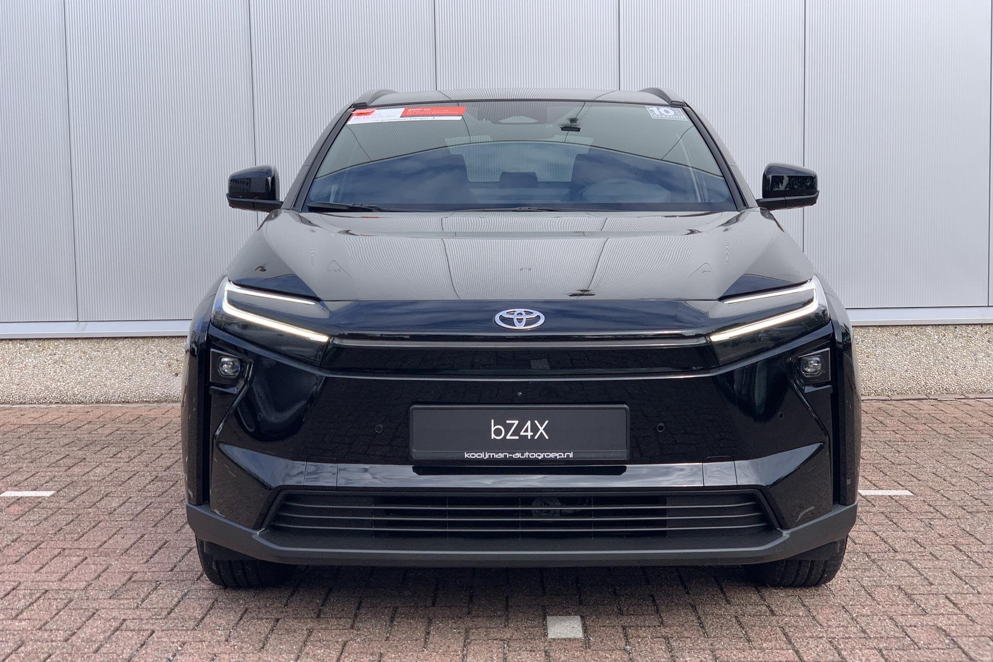 Toyota bZ4X Dynamic 73 kWh / Uit Voorraad leverbaar! / Nu me, Auto's, Zwart, Leder en Stof, Zwart, SUV of Terreinwagen