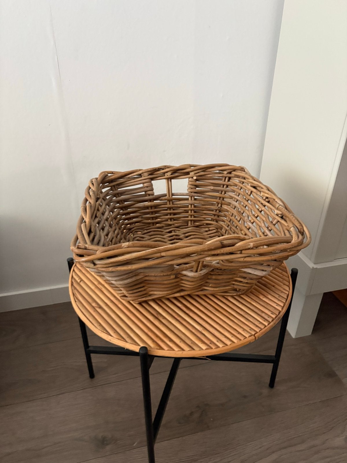 Vierkante Rieten Mand - 40x40x18 cm, Huis en Inrichting, Gebruikt, Gevlochten, Mand, Vierkant