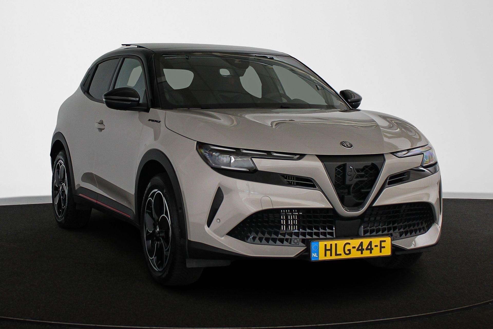 Alfa Romeo Junior 1.2 Turbo Hybrid Ibrida Speciale Pano Sabe, 145 pk, Stof, Euro 6, 1199 cc