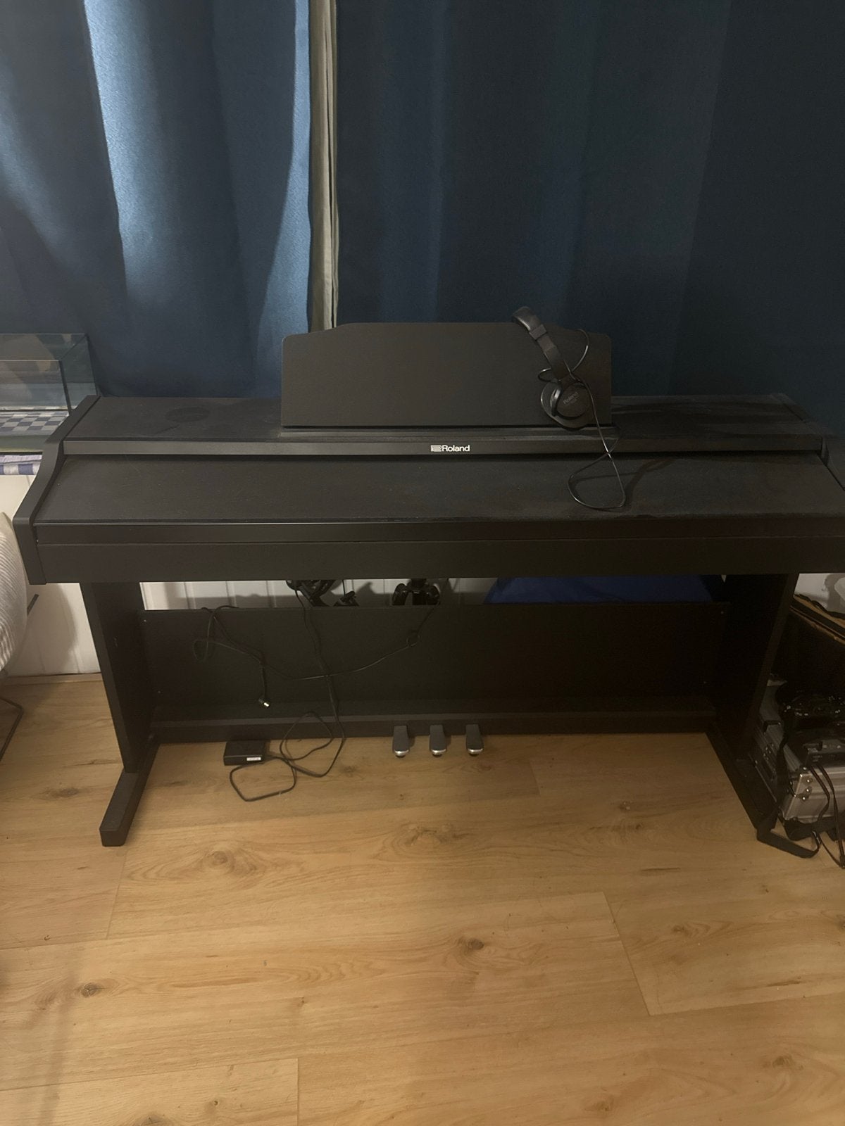 Roland Digitaal Piano RP102 - excellent condition, Muziek en Instrumenten, Piano's, Ophalen, Zwart, Digitaal, Zo goed als nieuw