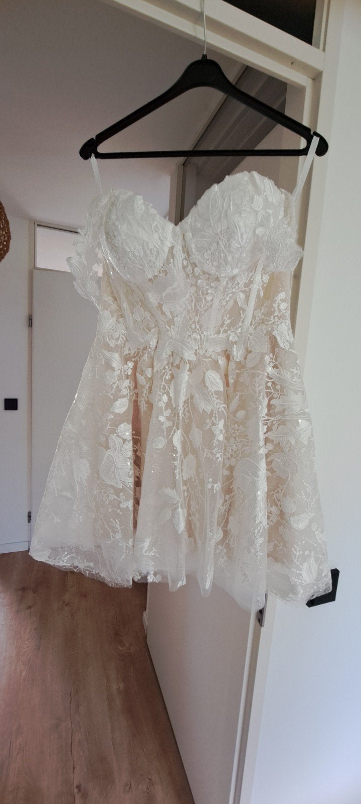 Korte trouwjurk (36/38) met kant, nude onderlaag en off-shou, Kleding | Dames, Trouwjurk, Wit, Nieuw, Ophalen of Verzenden