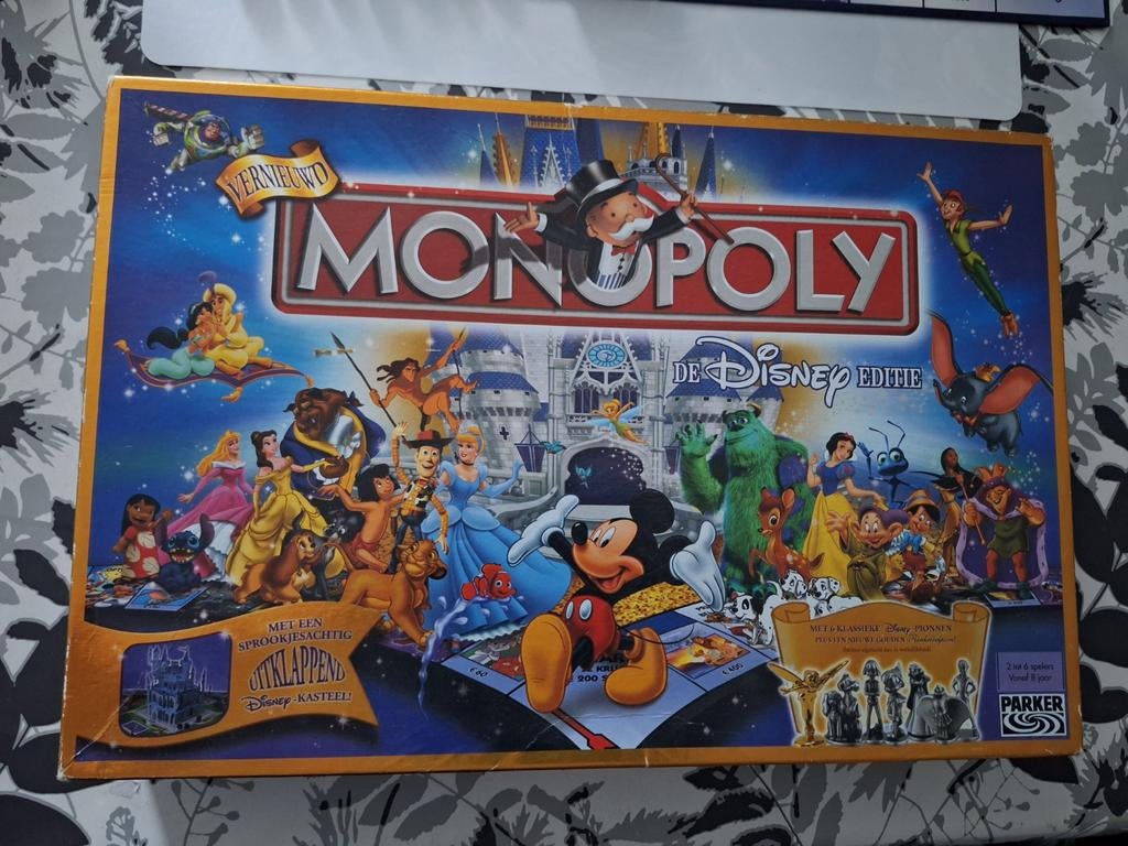 Monopoly. De Disney Editie. Met Uitklapbare Kasteel.Compleet, Hobby en Vrije tijd, Gezelschapsspellen | Bordspellen, Vijf spelers of meer