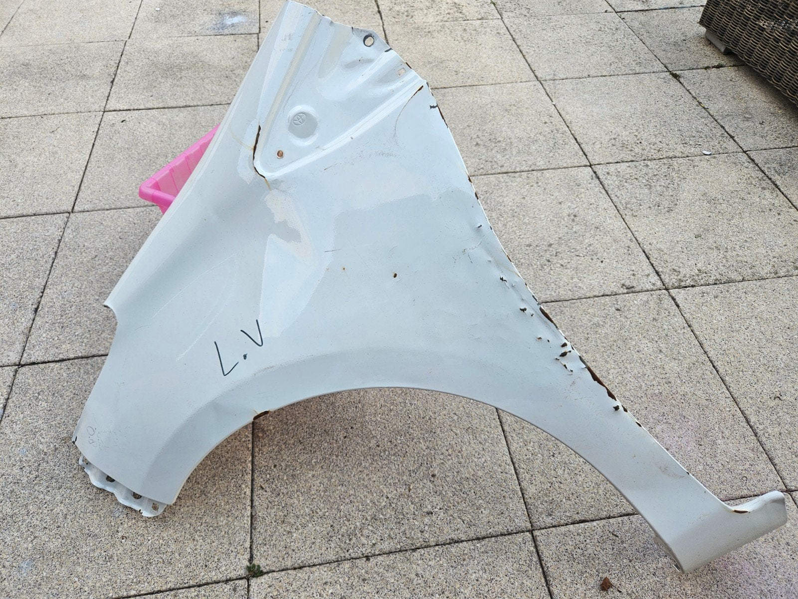 Spatbord linksvoor Toyota Yaris 2013, Gebruikt, Voor, Ophalen of Verzenden, Spatbord