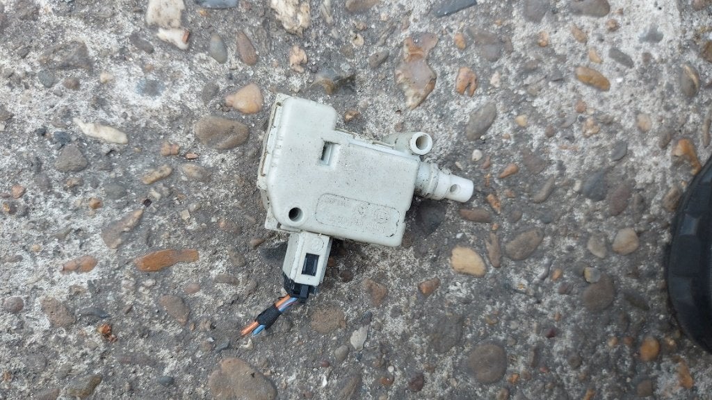 Centraal motortje tankdop klepje VW Beetle 2001, Ophalen of Verzenden