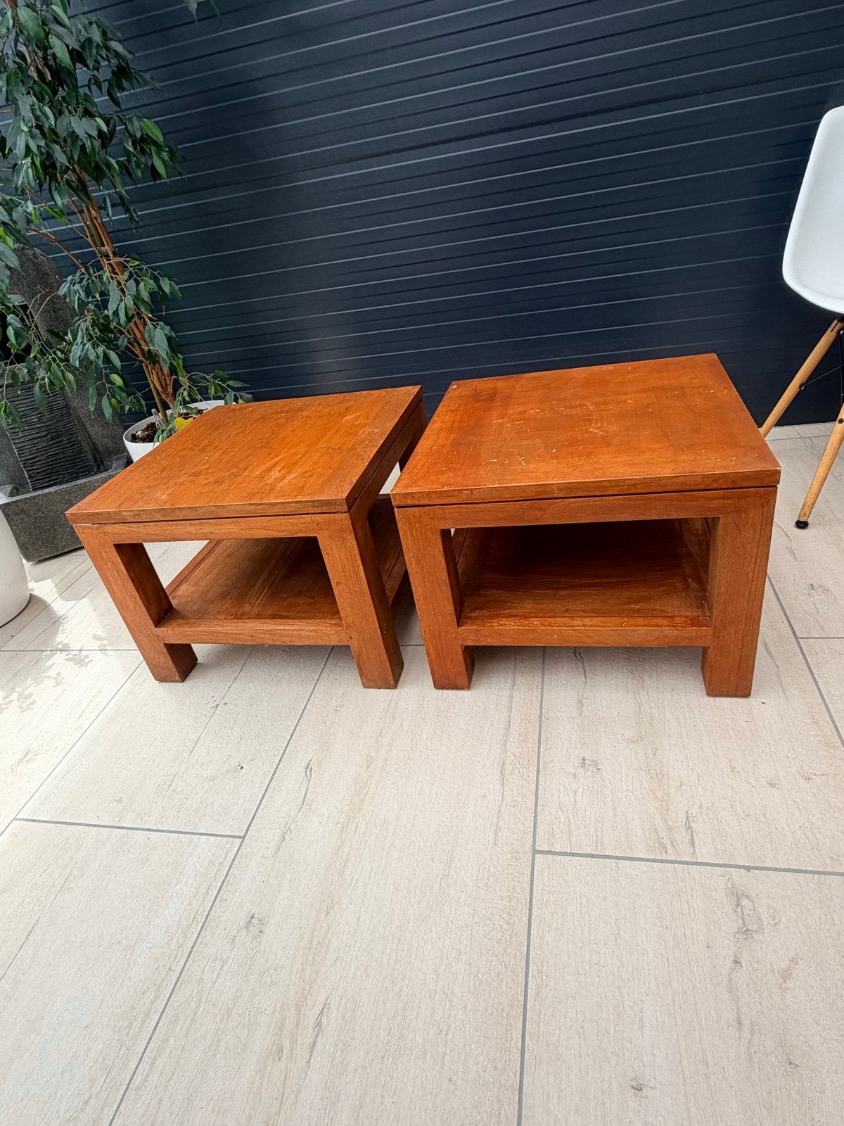 Set van 2 massief houten tafels 55x 55 x 42 cm hoog, Ophalen, Gebruikt, 50 tot 100 cm, Vierkant