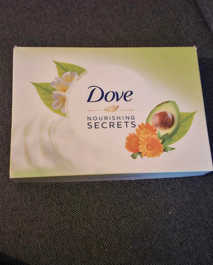 Dove Nourishing Secrets Giftset - Avocado & Calendula, Ophalen of Verzenden, Nieuw, Bad & Douche