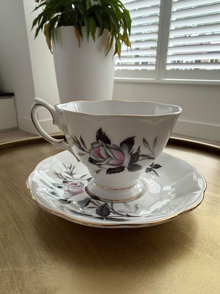Royal Albert Queen's Messenger - Vintage kop en schotel, Ophalen of Verzenden