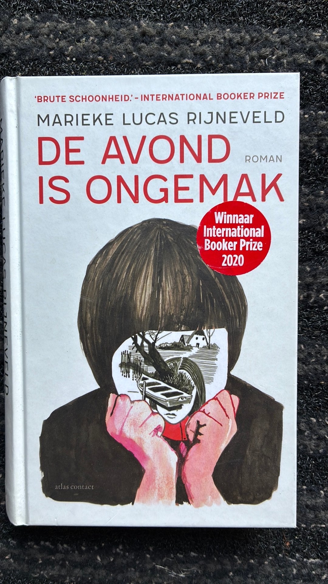 Marieke Lucas Rijneveld - De avond is ongemak, Boeken, Literatuur, Ophalen of Verzenden, Zo goed als nieuw, Marieke Lucas Rijneveld