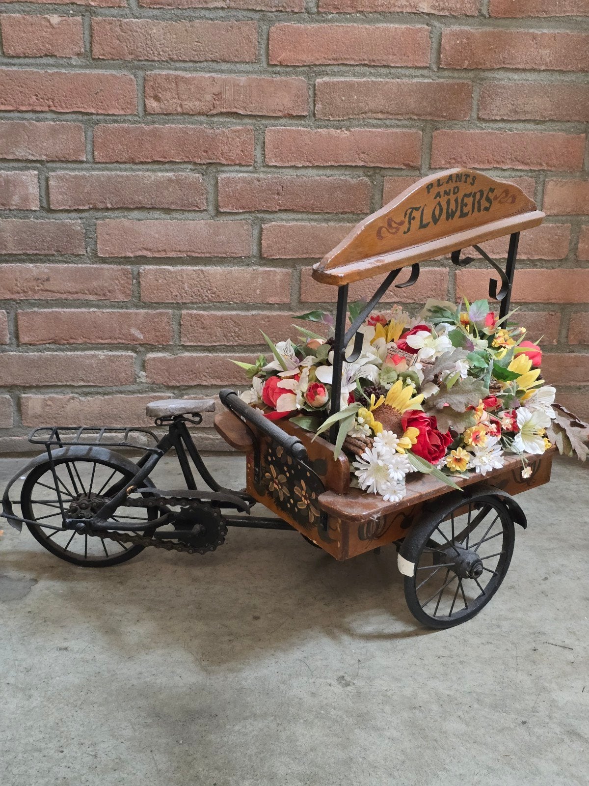 Decoratieve bloemenfiets met kunstbloemen, Ophalen, Kunstbloem, Zo goed als nieuw, Inclusief kunstbloemen