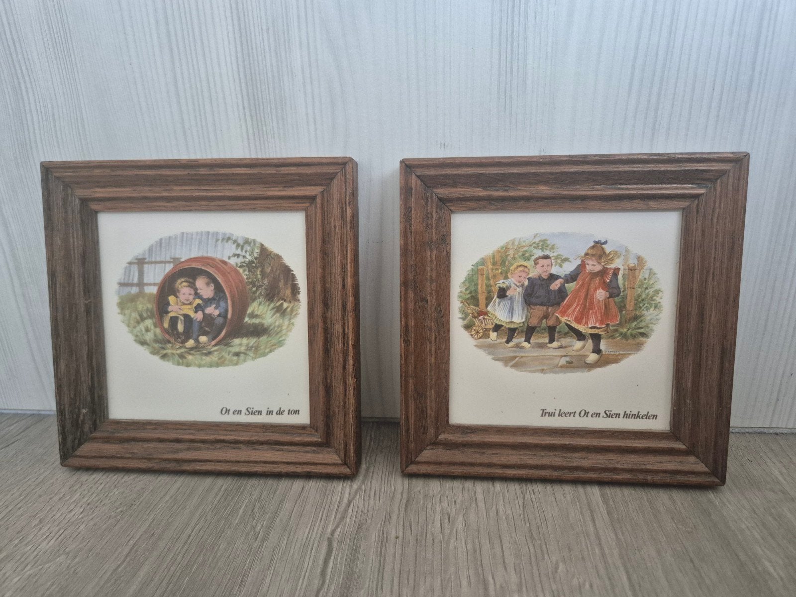 Prachtige set van 2 vintage tegels Ot en Sien – H&P Johnson, Ophalen of Verzenden