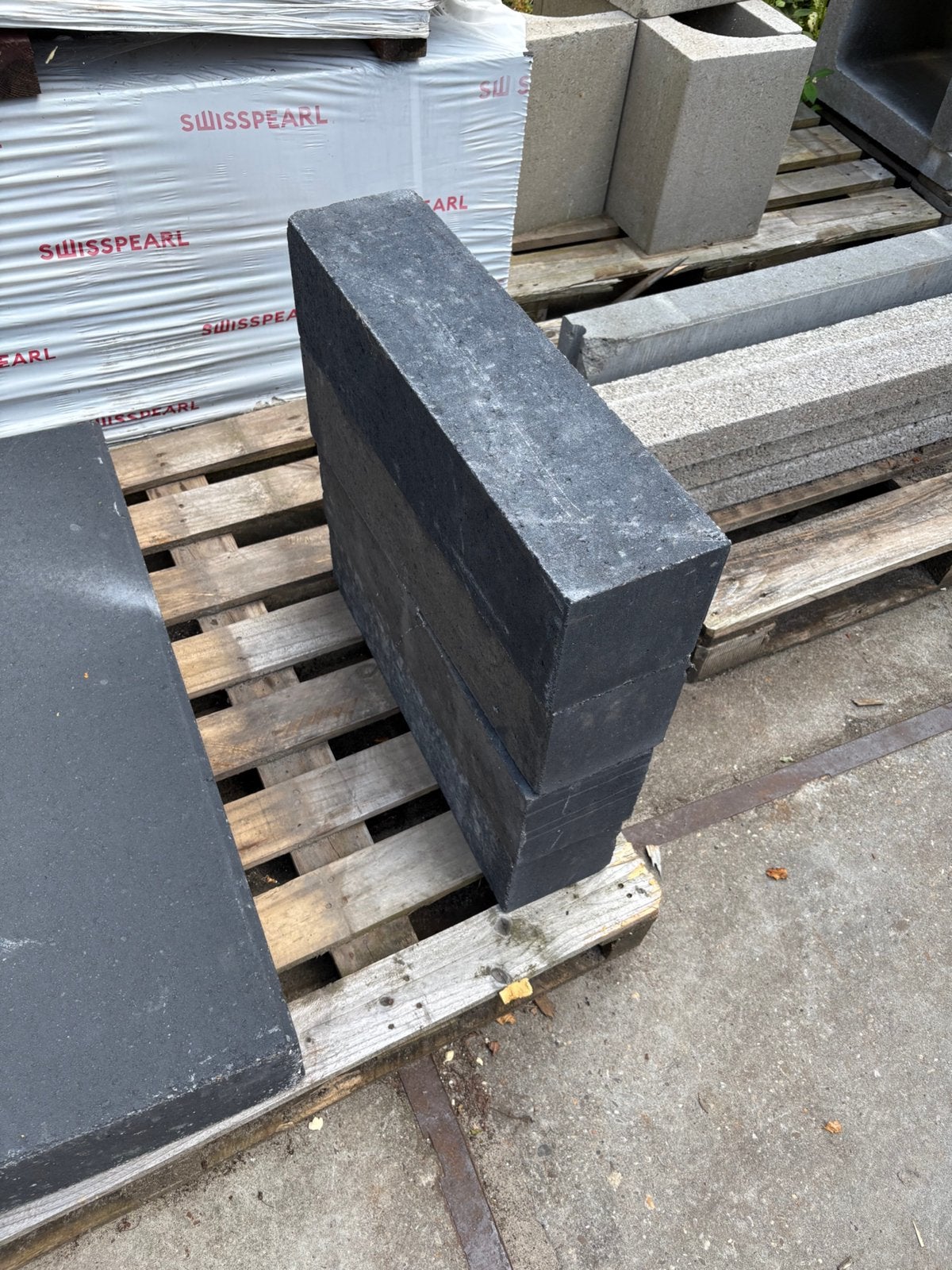 Betonrestanten keerwanden, stapelblokken, latei en dakpannen, Tuin en Terras, Tegels en Klinkers, Ophalen, Gebruikt, ., Overige typen