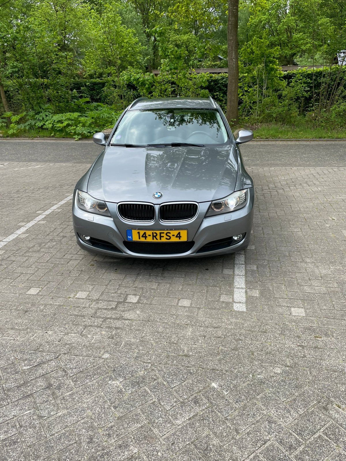 *BMW 3-Serie 2.0 I 318 Touring 2011 Grijs airco defect., Zwart, 4 cilinders, Handgeschakeld, Particulier