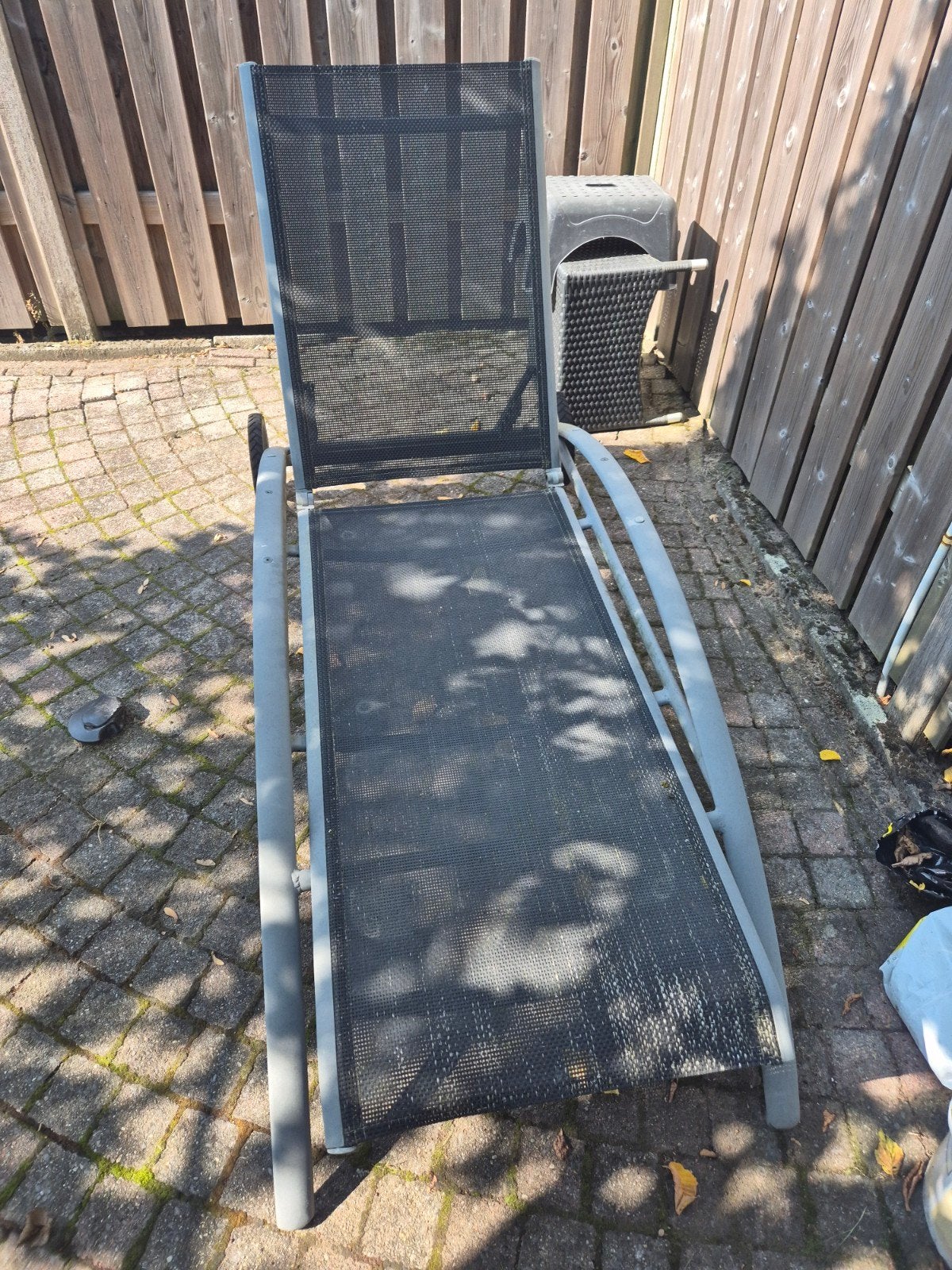 Verstelbaar ligbed met wielen - Grijs/Zwart, Tuin en Terras, Ligbedden, Ophalen, Gebruikt, Metaal, Verstelbaar