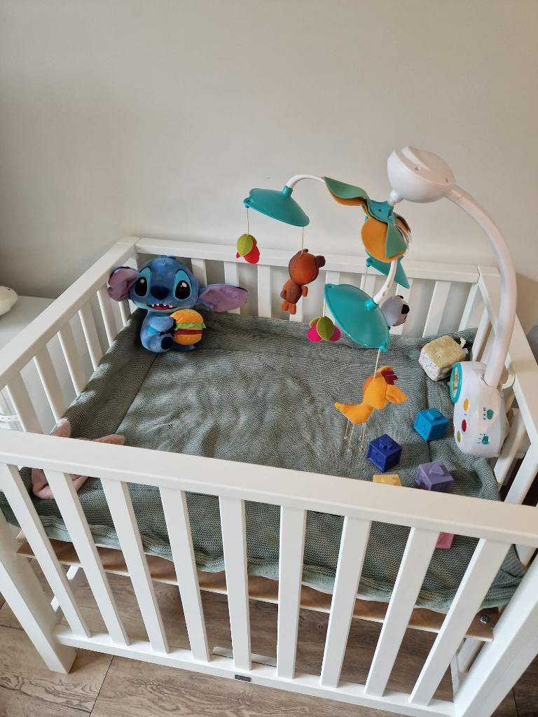 TWF baby box wit (incl boxmatras en hoeslaken), Ophalen, Gebruikt, Rechthoekig, In hoogte verstelbaar