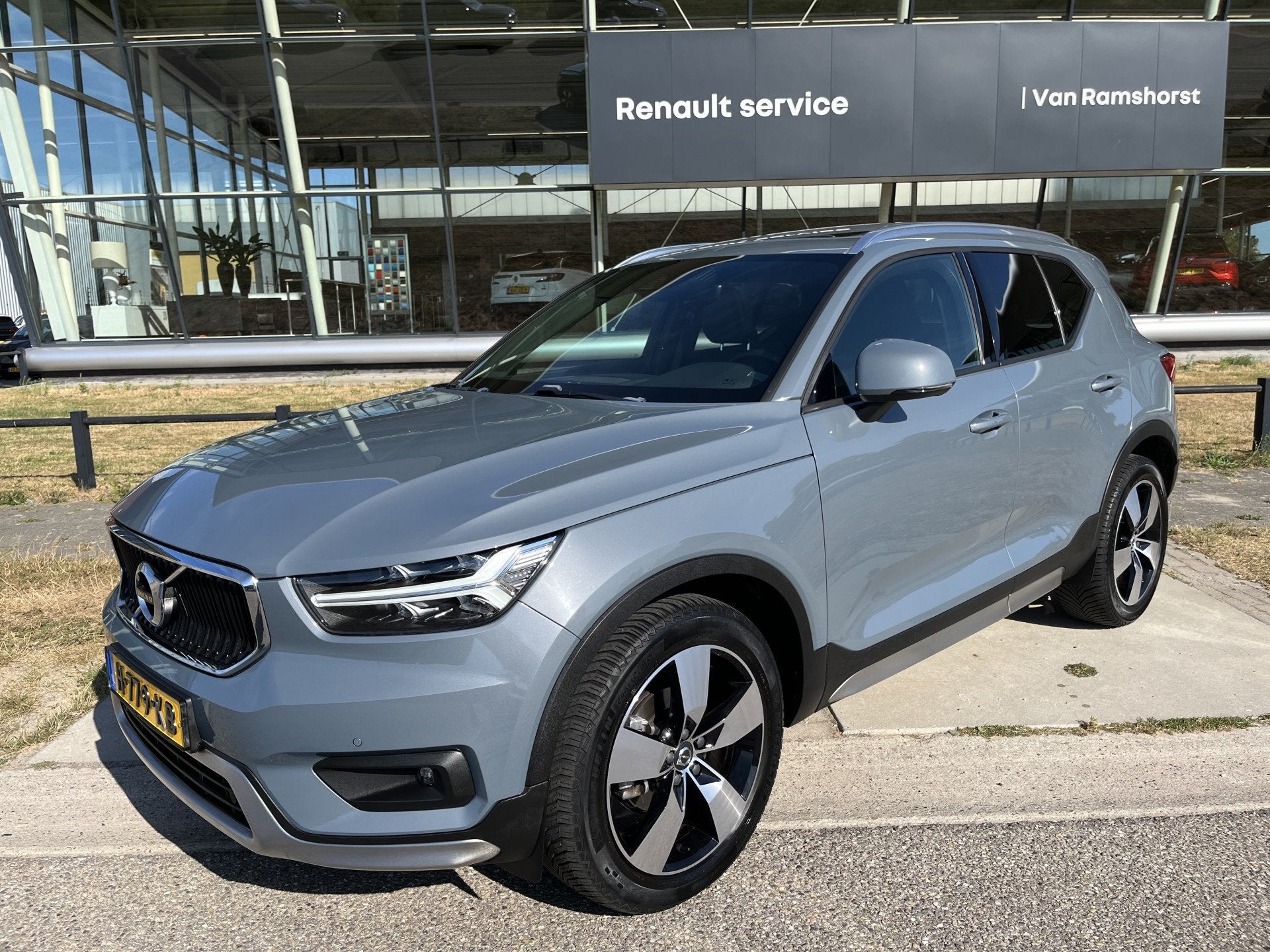 Volvo XC40 1.5 T3 Momentum Pro 164 PK / Camera / Elek. Achte, Auto's, Volvo, 12 maanden, Gebruikt, Origineel Nederlands, Bedrijf