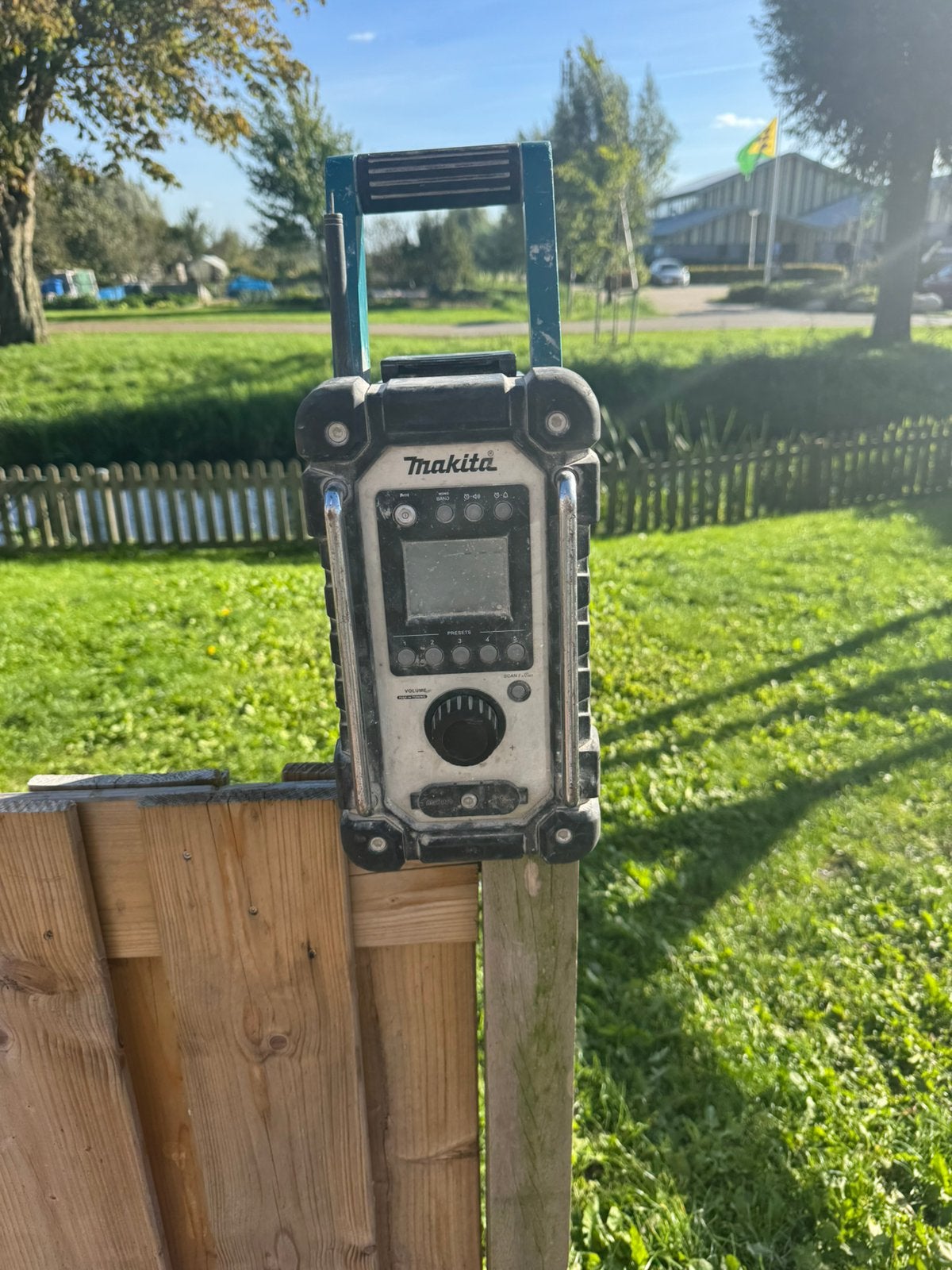 Makita dmr107 bouwradio/radio goedwerkend, Ophalen of Verzenden, Zo goed als nieuw, Bouwradio
