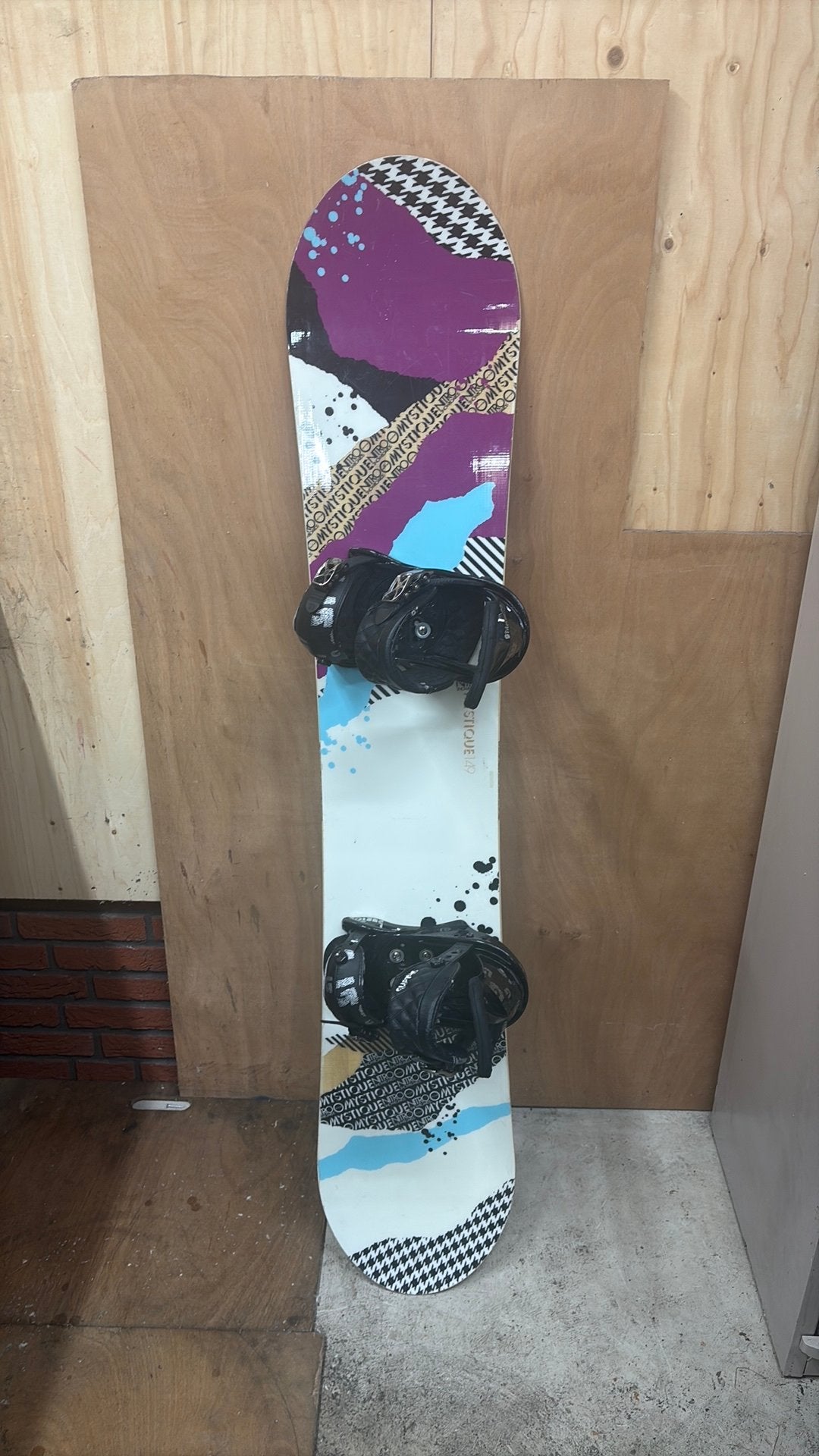 Mistique Snowboard 149 cm – Inclusief bindingen, Ophalen of Verzenden, Gebruikt, Board