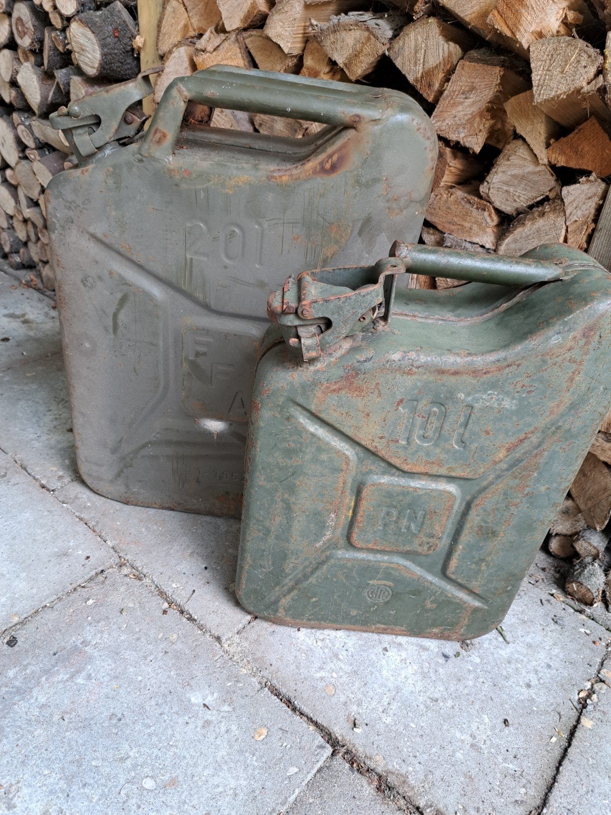 Vintage Jerrycans - 10L en 20L - Decoratief, Ophalen of Verzenden