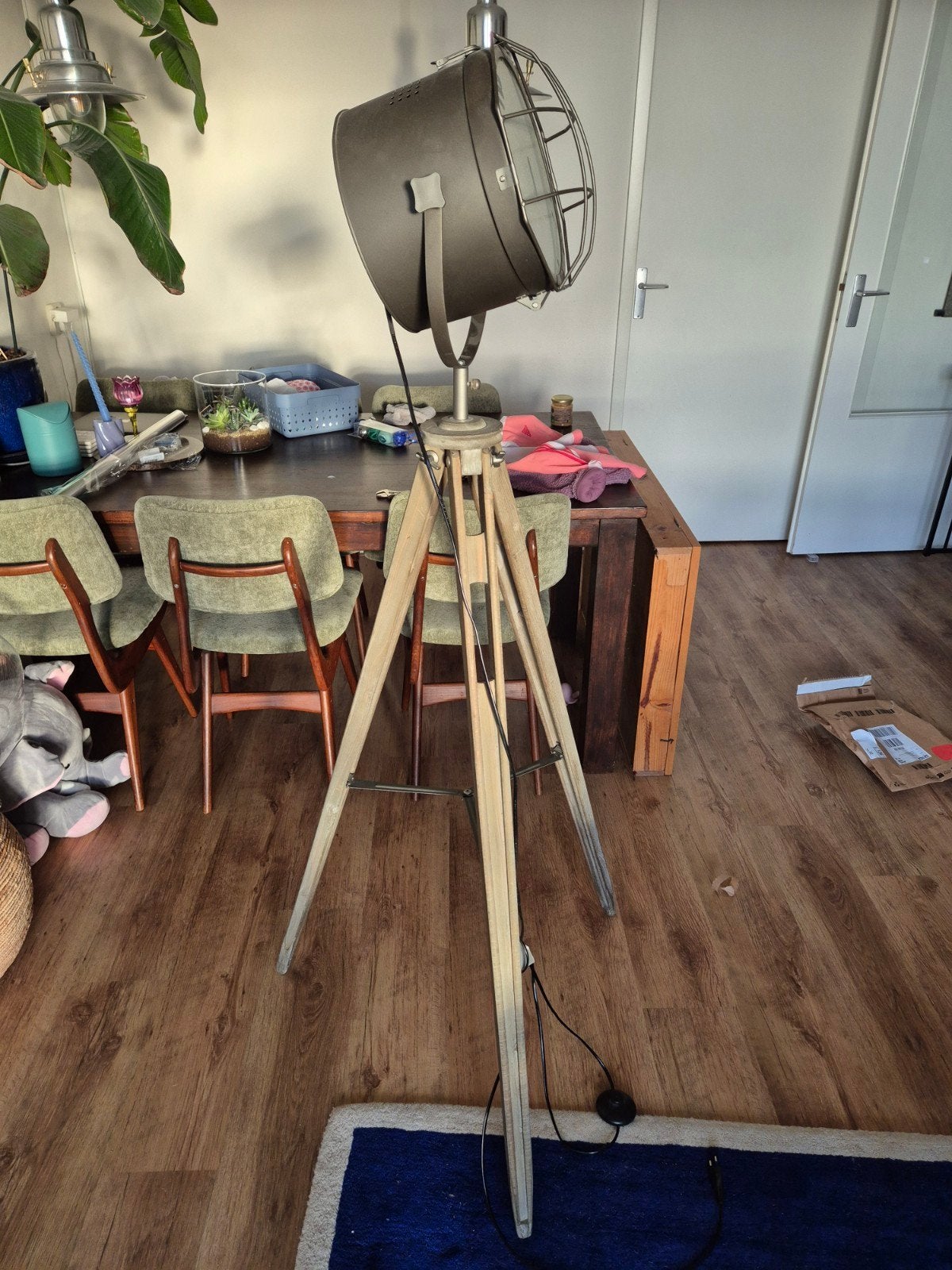 Industriële vloerlamp spotlight op houten statief, Ophalen, Gebruikt, 150 tot 200 cm