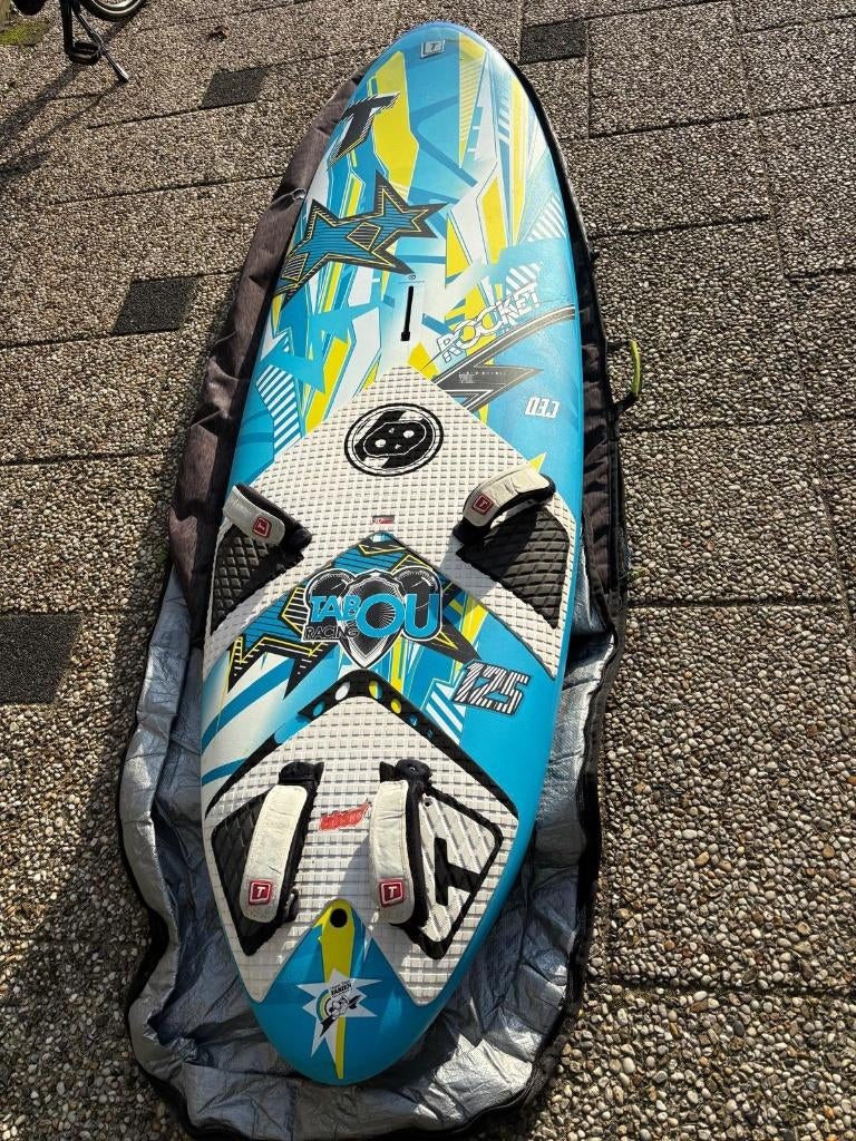 Tabou rocket 125L, Watersport en Boten, Windsurfen, Ophalen, 250 tot 300 cm, Gebruikt, Met draagtas
