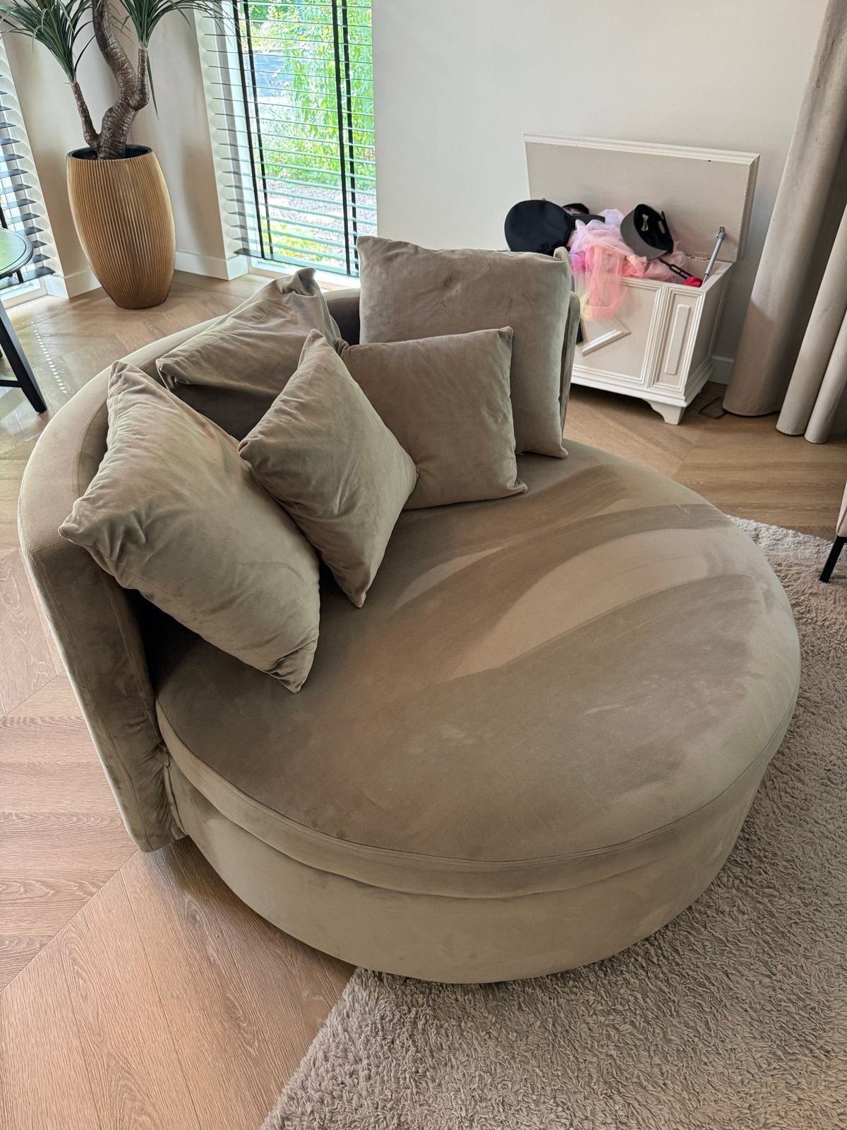 Fayen Velvet Sand Fauteuil - Ø121x68cm, Huis en Inrichting, Fauteuils, Ophalen, Gebruikt, Stof, 100 tot 125 cm