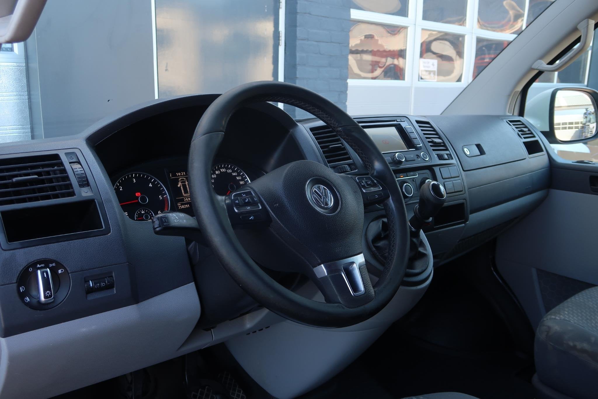 Volkswagen Transporter 2.0 TDI L2H1 2X SCHUIFDEUR/ CRUISE/ N, Voorwielaandrijving, Euro 5, Gebruikt, 4 cilinders