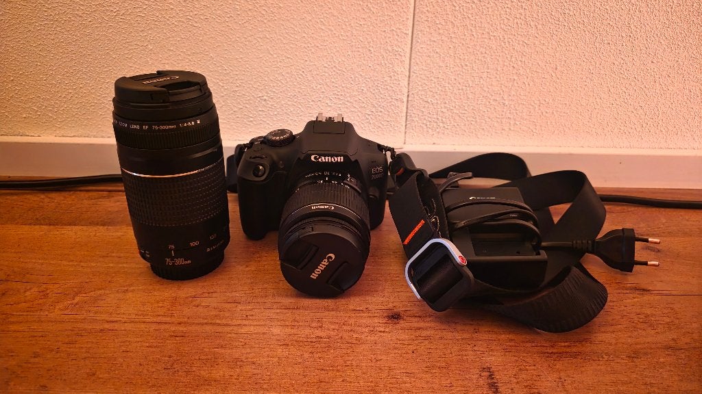 Canon EOS 2000D + 18-55mm f/3.5-5.6 DC-lens + 75-300mm lens