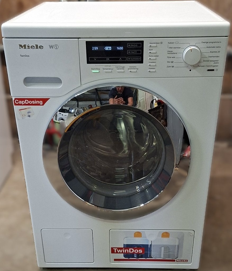 Miele A+++ W1 TwinDos 8kg, bezorging 25 km, Witgoed en Apparatuur, Wasmachines, Zo goed als nieuw, Voorlader, 8 tot 10 kg, 85 tot 90 cm