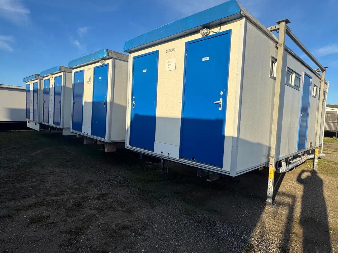 AC WC unit 5 x met douche , munten boilers ,