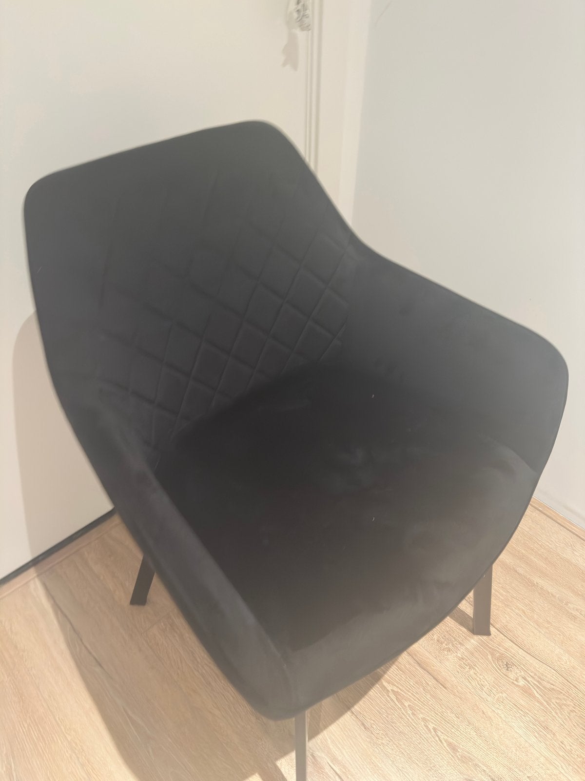 Twee Zwarte fluwelen eetkamerstoel - Modern design, Zwart, Ophalen of Verzenden, Zo goed als nieuw, Eén