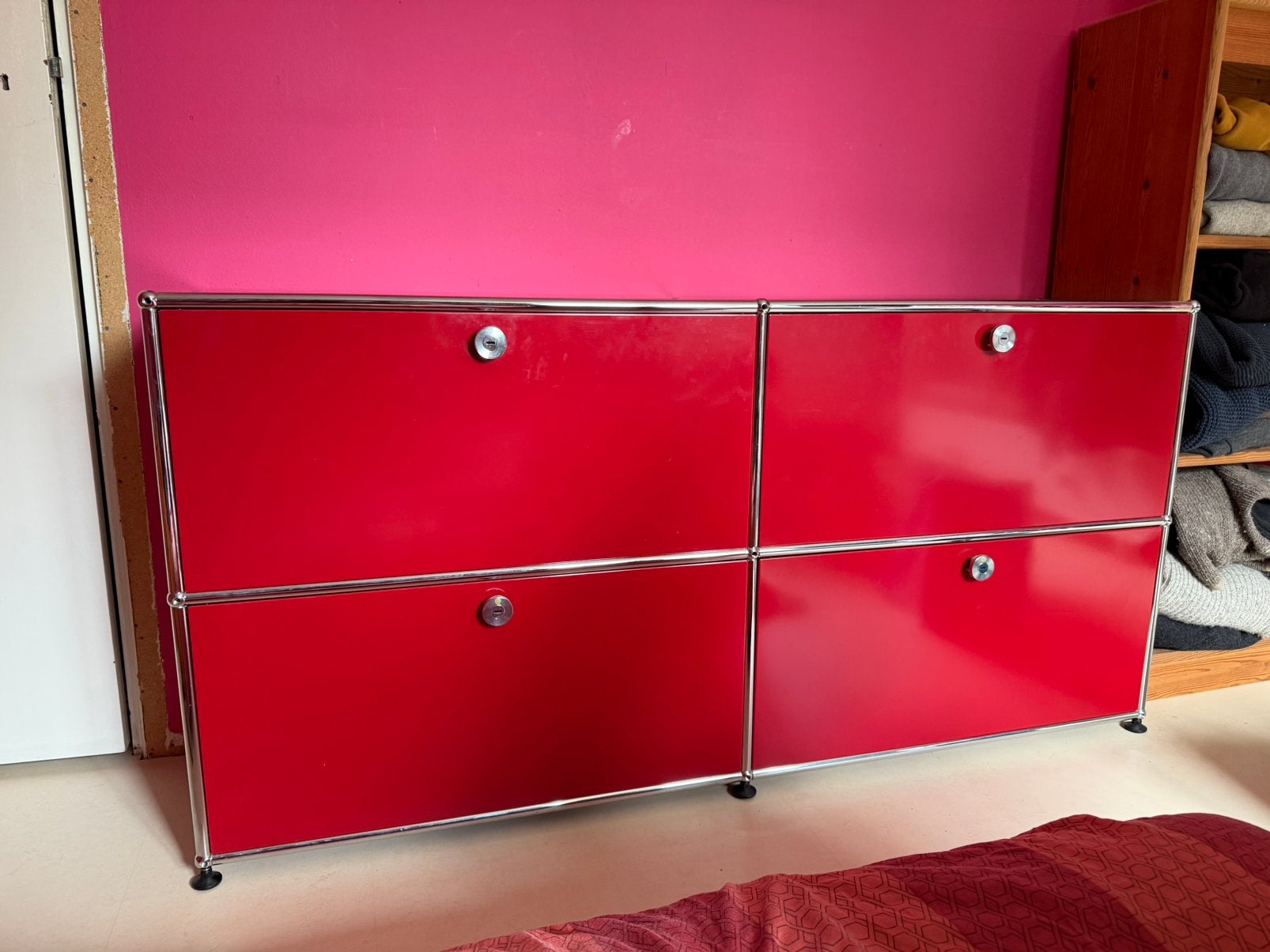 USM Haller Klepkast 2x2 - Rood - Zo goed als Nieuw, Ophalen, Met klep(pen), 150 tot 200 cm, Zo goed als nieuw