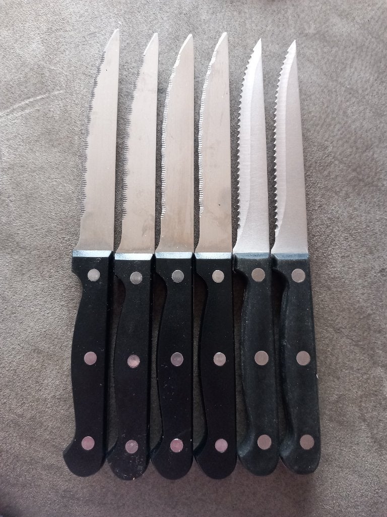 Gratis: Set van 6 steakmessen, Gebruikt, Los bestek, Ophalen of Verzenden, Rvs of Chroom