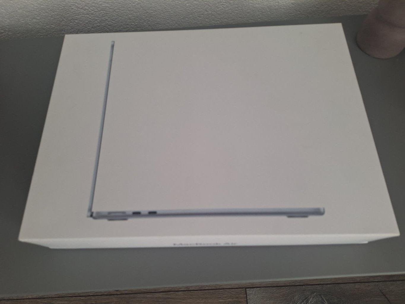 Foto 2 van macbook air 13 m5 blauw 16 512 bon aug 2026 gar aug 2028 3cy