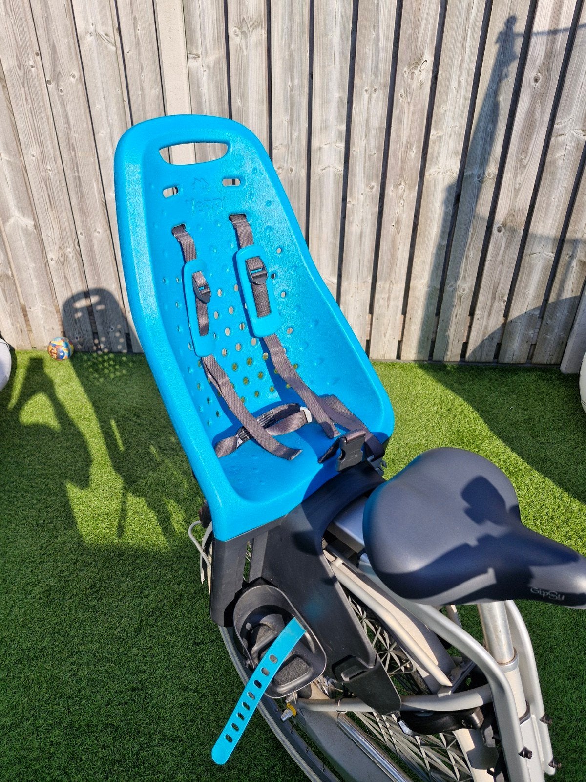 THULE YEPP Maxi fietsstoel met zadelbuis bevestiging | Ocean, Fietsen en Brommers, Ophalen, Achterzitje, Voetsteuntjes, Zo goed als nieuw