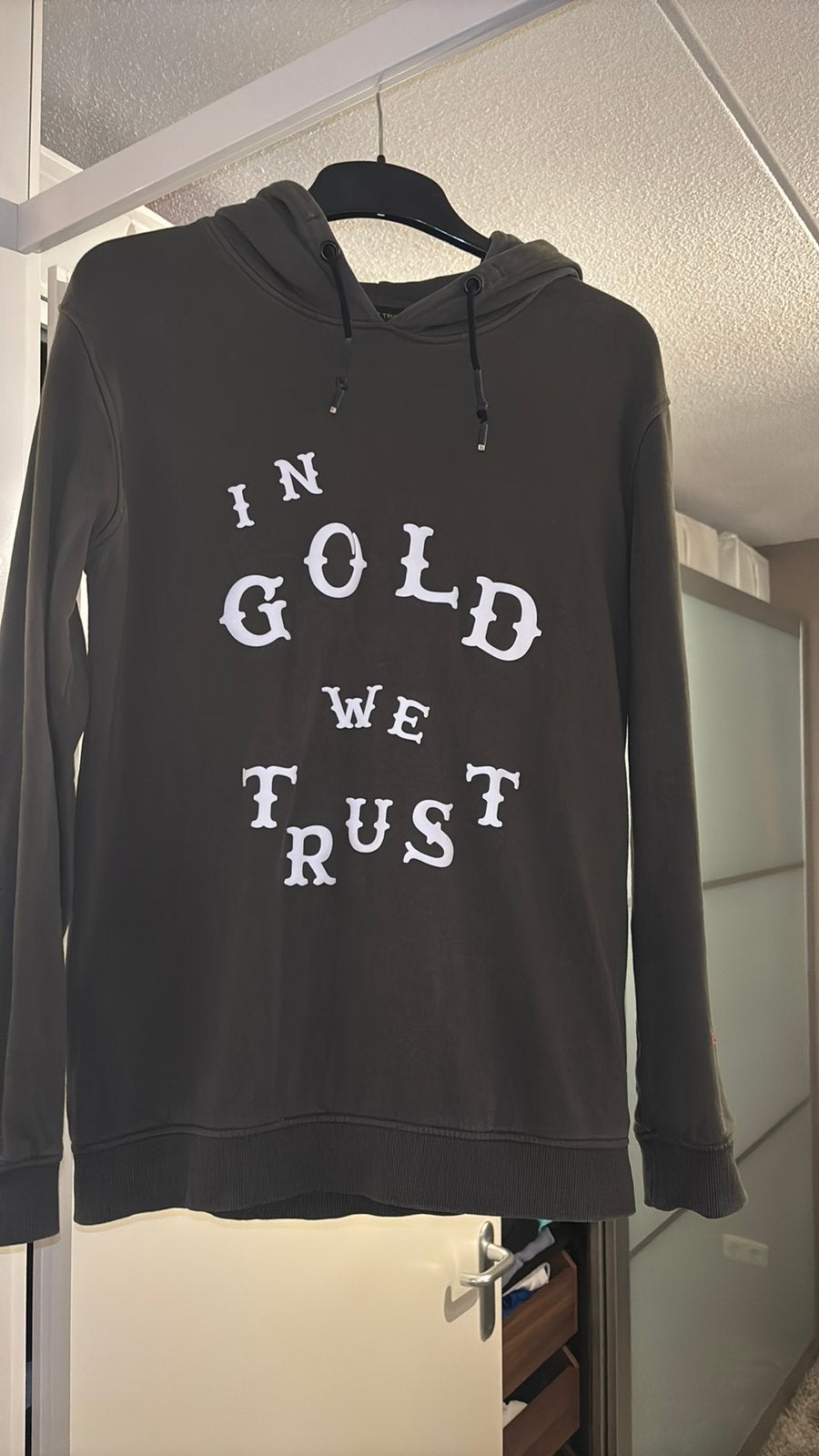 Hoodie In gold we Trust, Ophalen of Verzenden, Zo goed als nieuw, Jongen, Trui of Vest