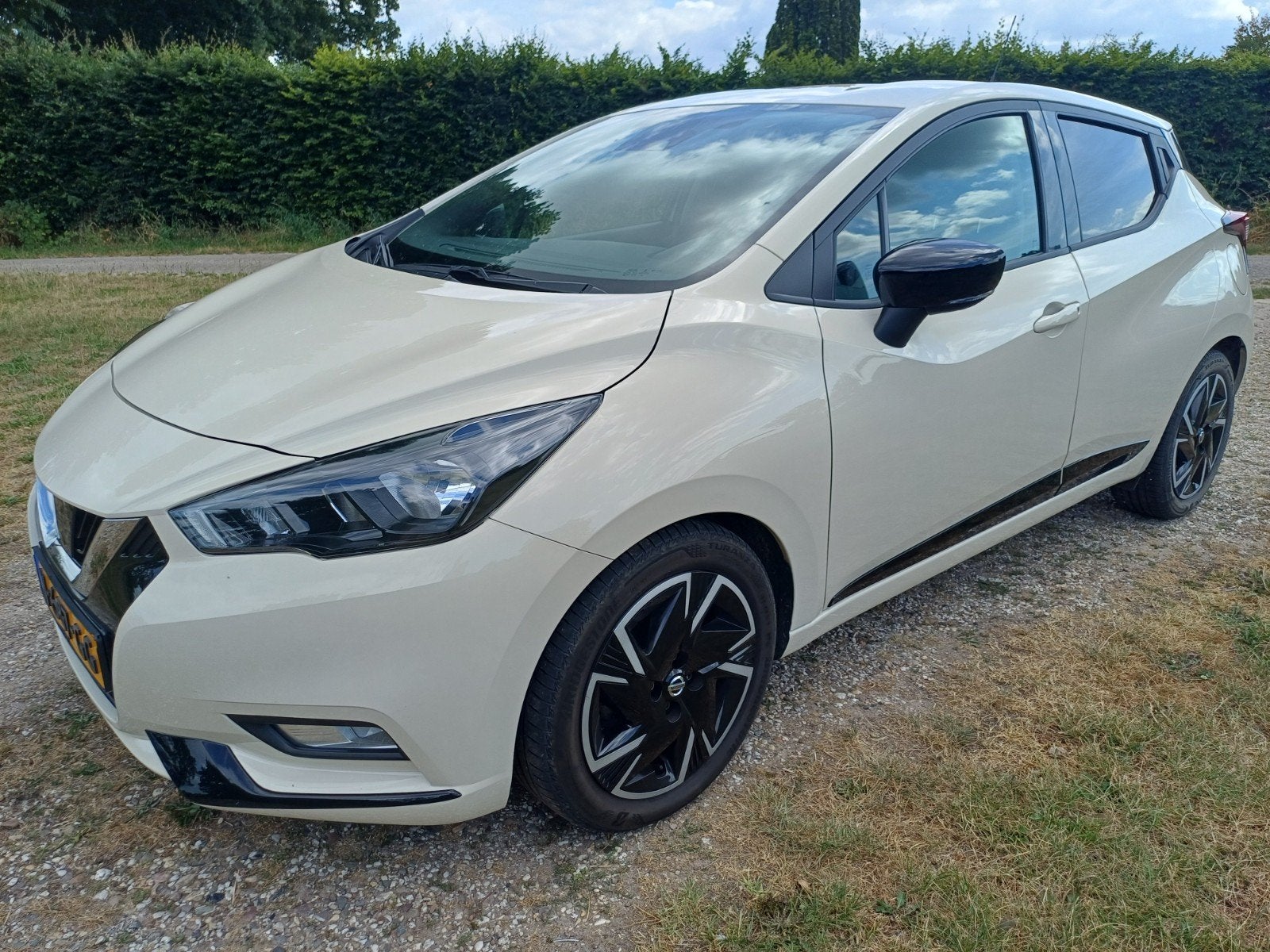 Nissan Micra 1.0 N-DESIGN LG-T 92pk 2021 Ivoor, Voorwielaandrijving, Stof, 40 €/maand, Beige