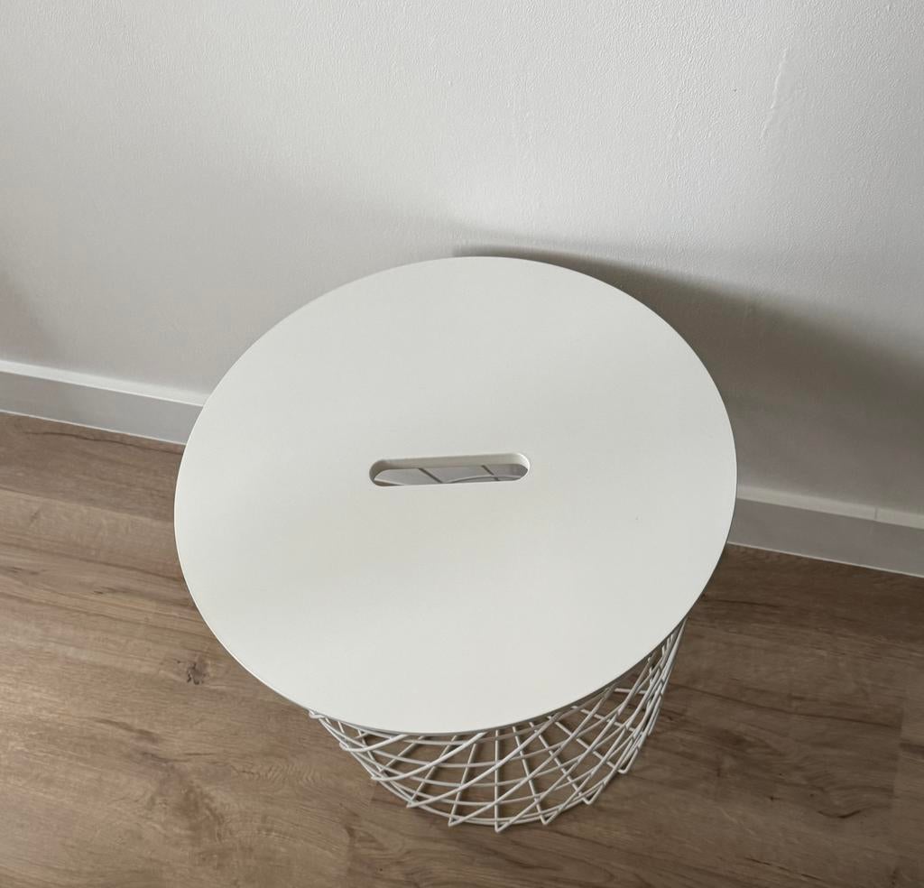 KVISTBRO IKEA BIJZETTAFEL WIT, Huis en Inrichting, Tafels | Bijzettafels, Ophalen, Minder dan 45 cm, Minder dan 55 cm, Ronde draadmand