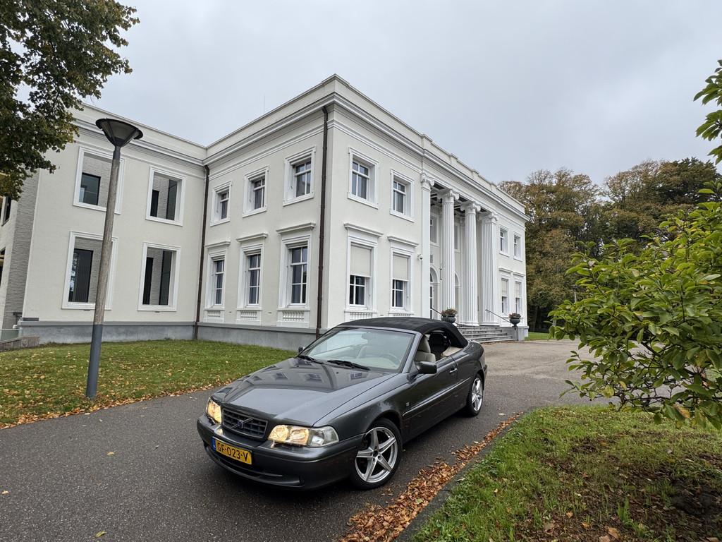 Volvo C70 CABRIO '04 2.0 T AUT AANBIEDING ! (bj 2004), C70, Gebruikt, 4 stoelen, Stoelverwarming