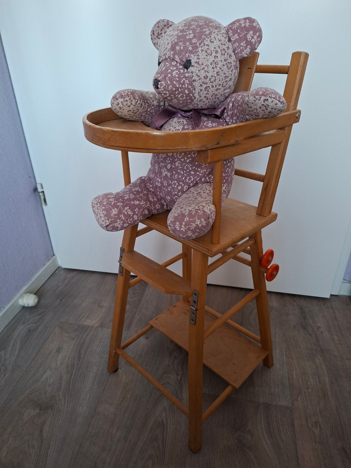 Vintage Houten Kinderstoel / Tafelstoel, Kinderen en Baby's, Kinderstoelen, Ophalen of Verzenden, Gebruikt, Overige typen, Aanschuifbaar