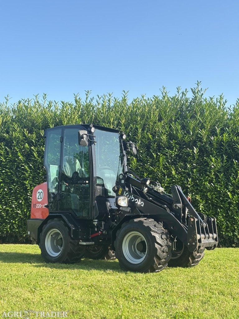 Giant g2300 extra HD Kubota rt220-2 ( 240 uur ), -, Niet opgegeven, Ophalen of Verzenden, Niet opgegeven