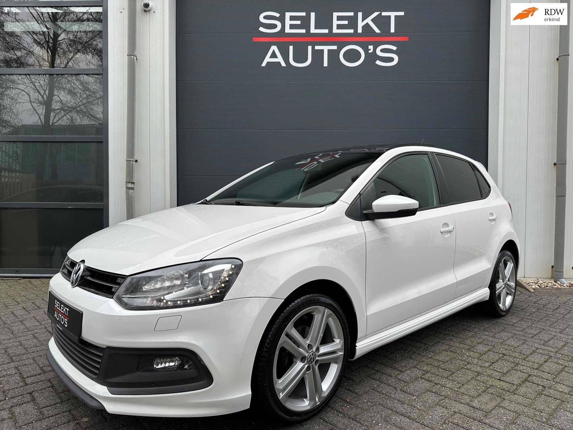 Volkswagen Polo 1.2 TSI 3x R-Line 105 Pk DSG Panoramadak/Xen, Gebruikt, Zwart, 4 cilinders, Alcantara