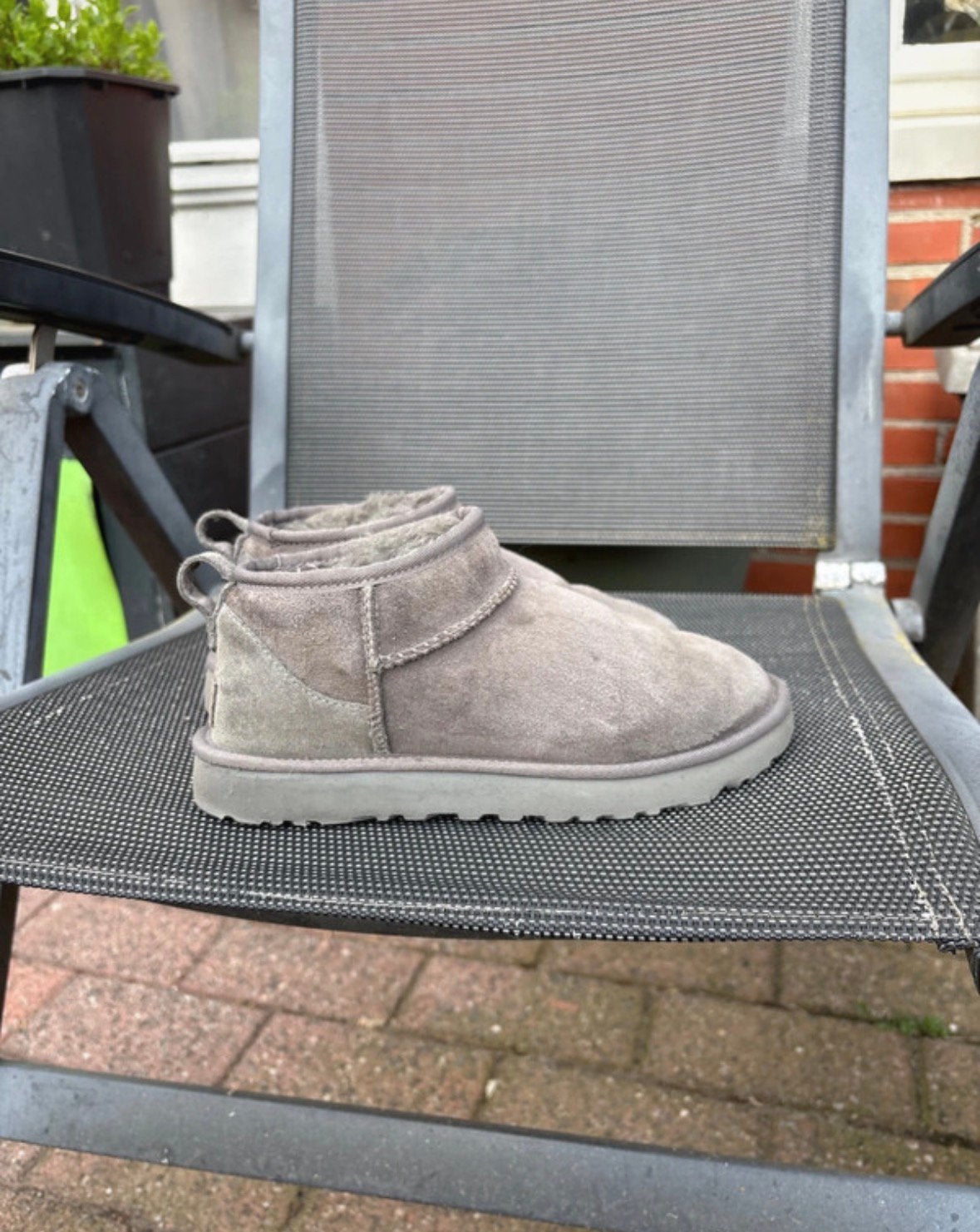 Ugg’s mini classic grijs maat 38, Kleding | Dames, Schoenen, Instappers, Ophalen of Verzenden, Zo goed als nieuw, Grijs