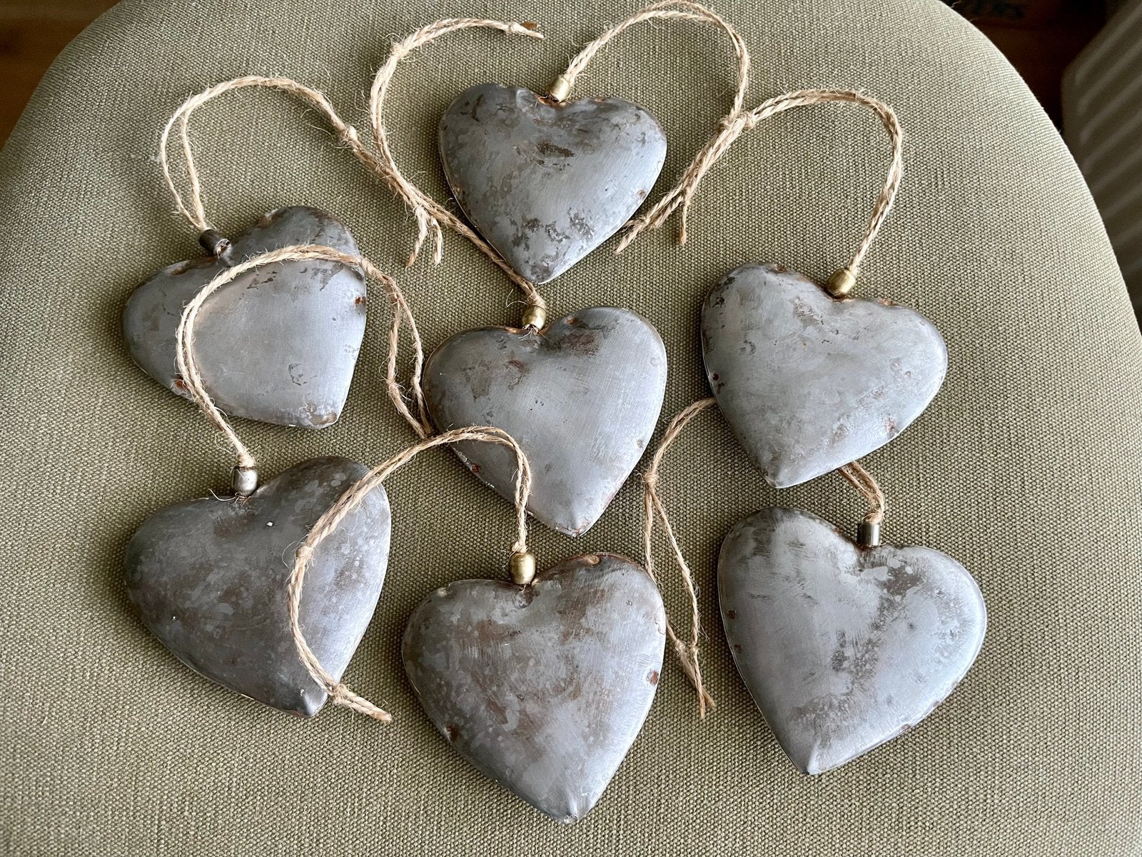 Set van 7 Stoere Metalen Hartjes met Jute Touw, Ophalen