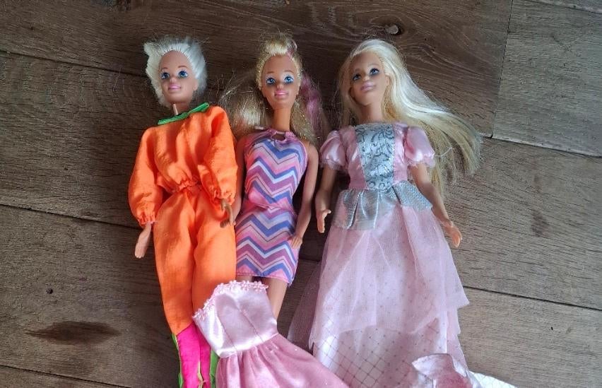 3 verschillende lotjes Barbies te koop voor € 5 per lot, Ophalen of Verzenden, Gebruikt, Fashion Doll