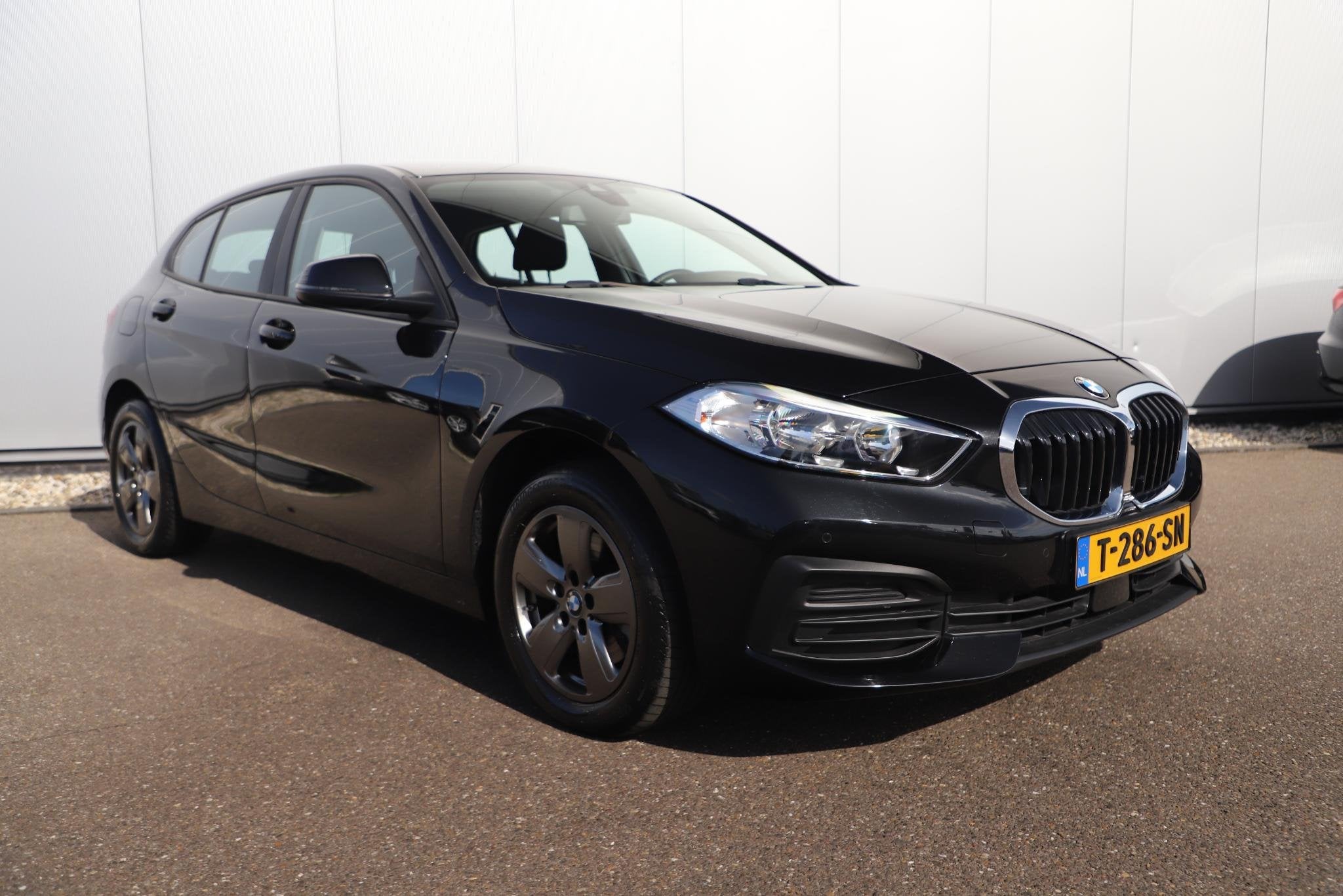 BMW 1-serie 118i Automaat LED Navigatie Carplay Android Clim, Auto's, Gebruikt, Met garantie (alle), Zwart, Origineel Nederlands