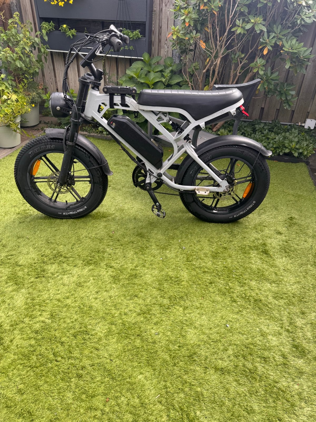V-20 pro E-bike - Remmen en standaard te vervangen, Gebruikt, 51 tot 55 cm, 50 km per accu of meer, Ophalen