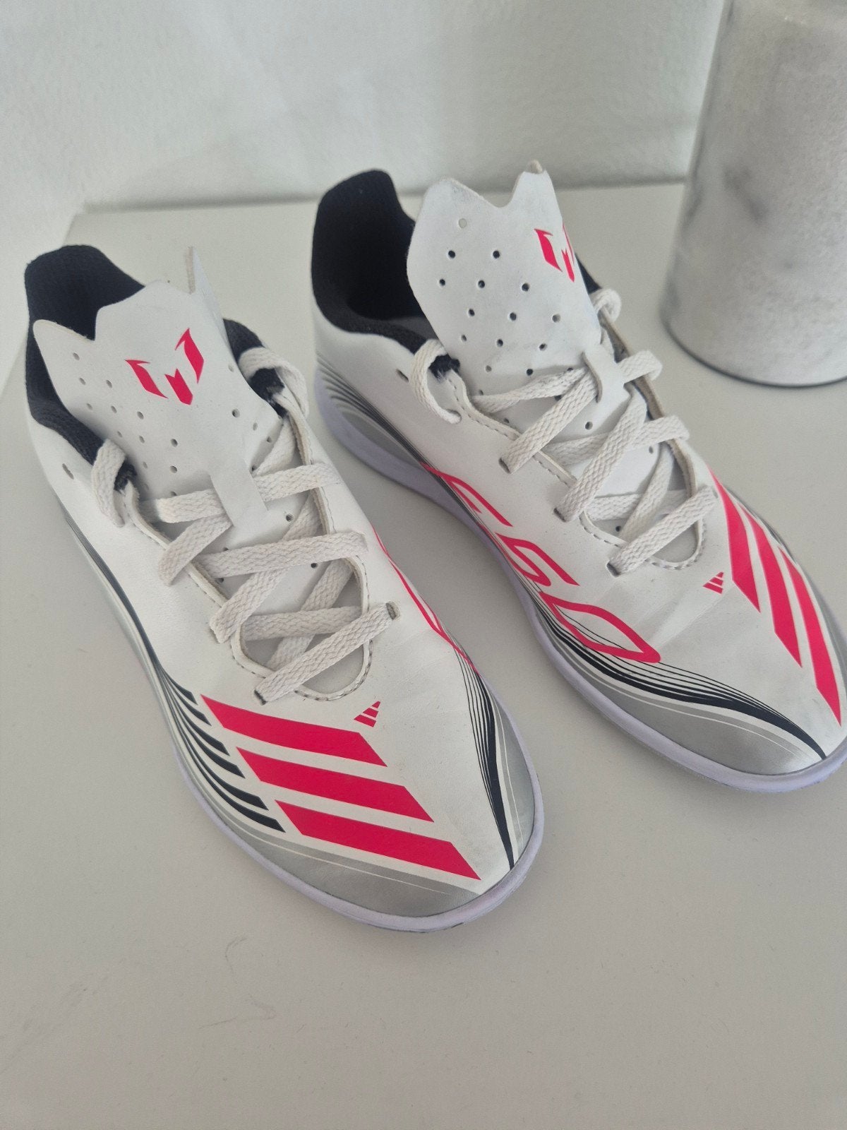 Adidas Messi F50 zaalschoenen - Maat 35, Maat XS of kleiner, Ophalen of Verzenden, Zo goed als nieuw, Schoenen