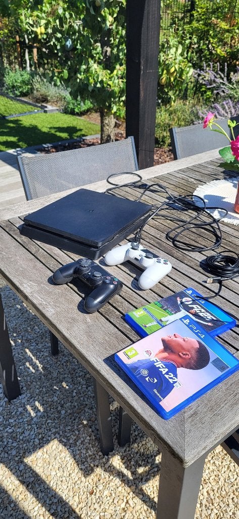 PS4 console met 2 controllers en 2 games, Ophalen, Met 2 controllers, Original, 500 GB