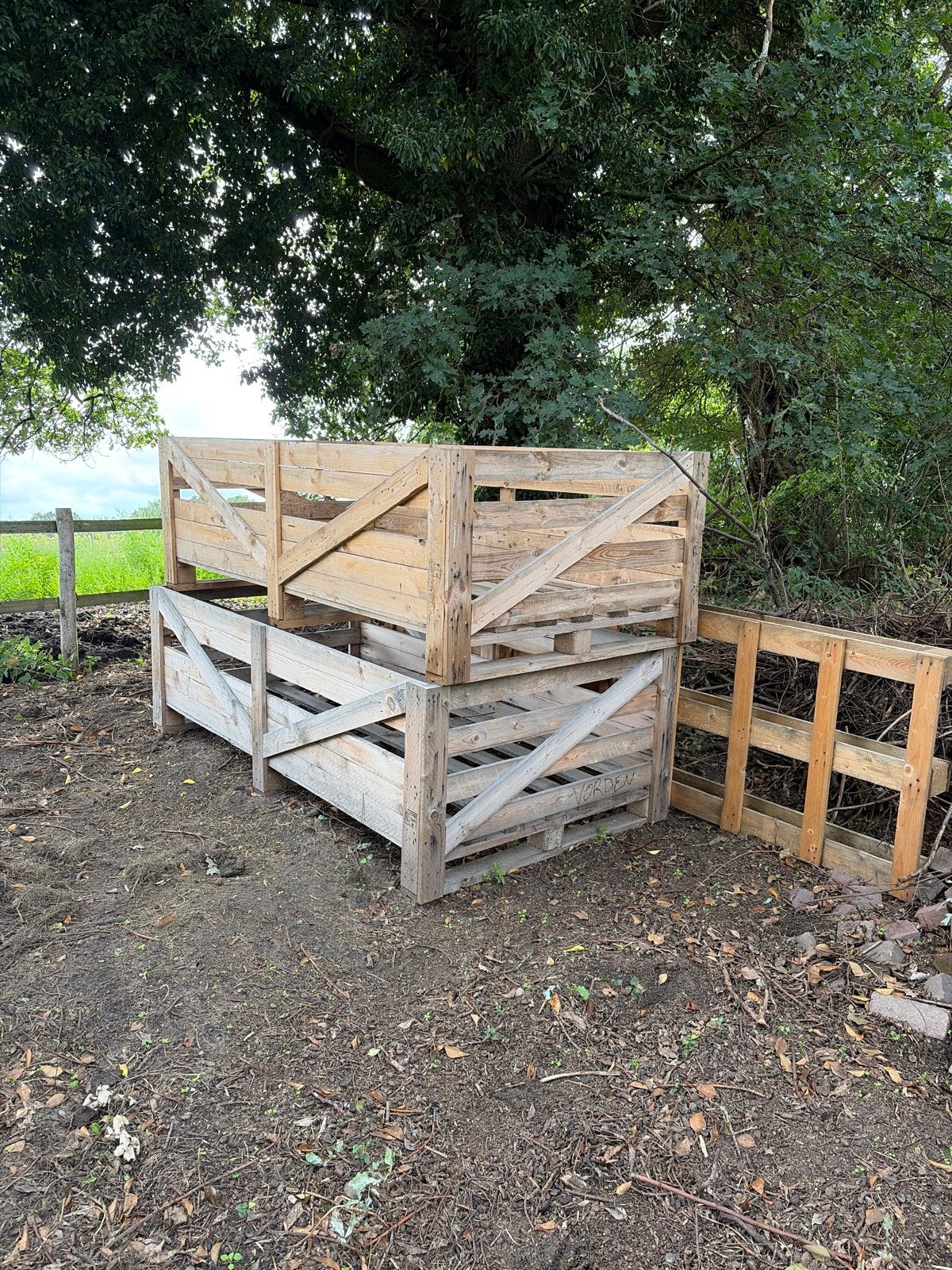2 grote kratten en een grote pallet, Ophalen, Gebruikt, 100 cm of meer, 60 cm of meer